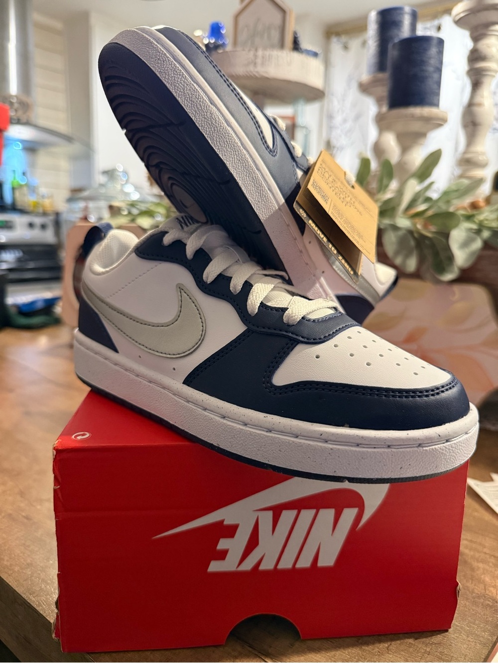 Nike Low-Top Sneakers in Silver and Navy Blue 5y6.5w